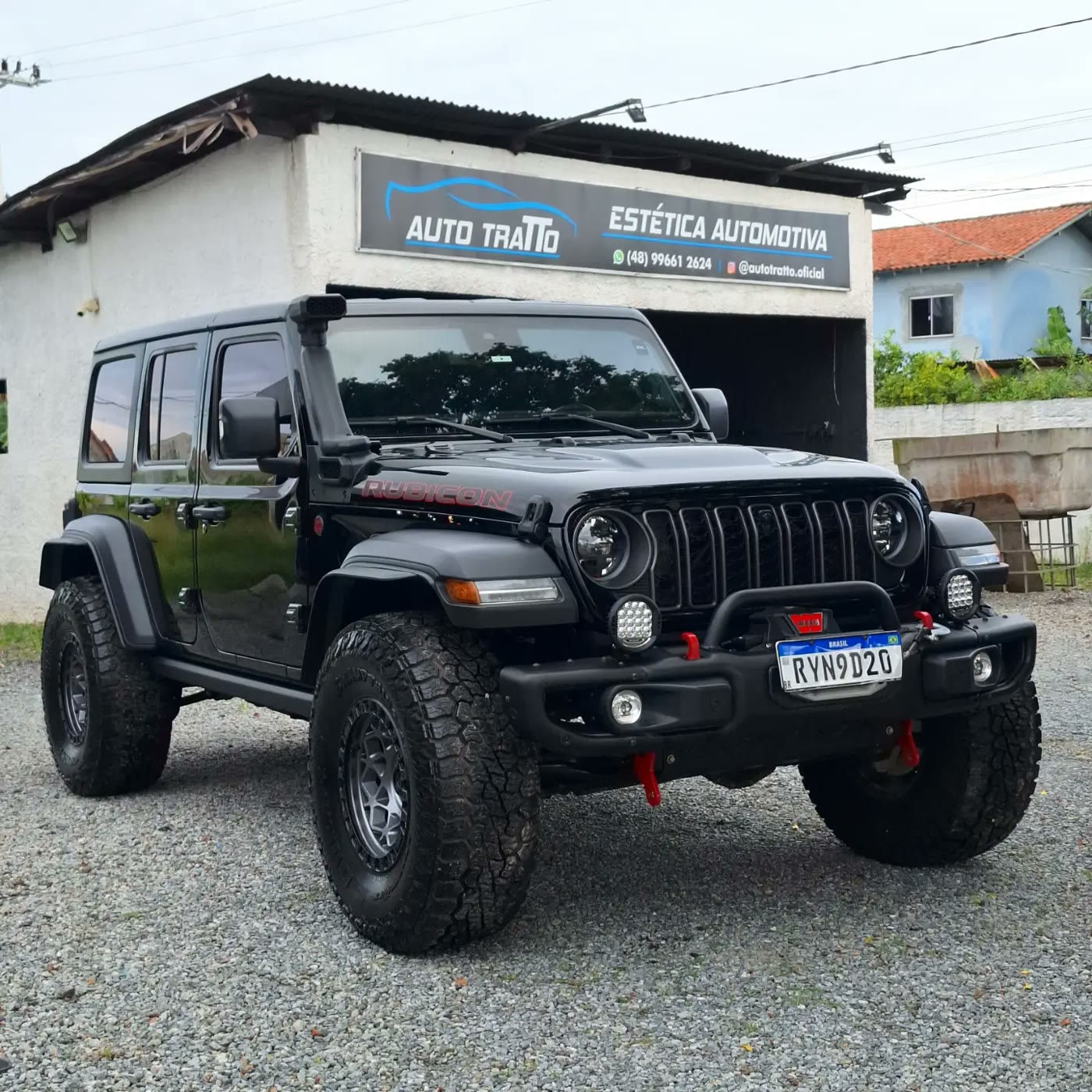 Jeep na rampa da Auto Tratto